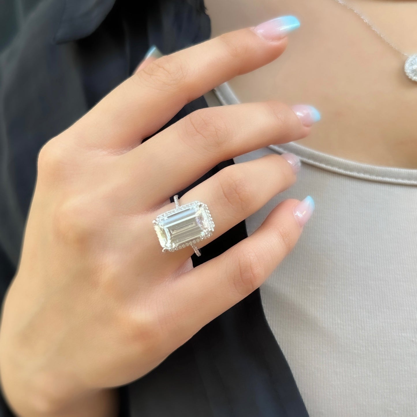 G-Color Stone Ring