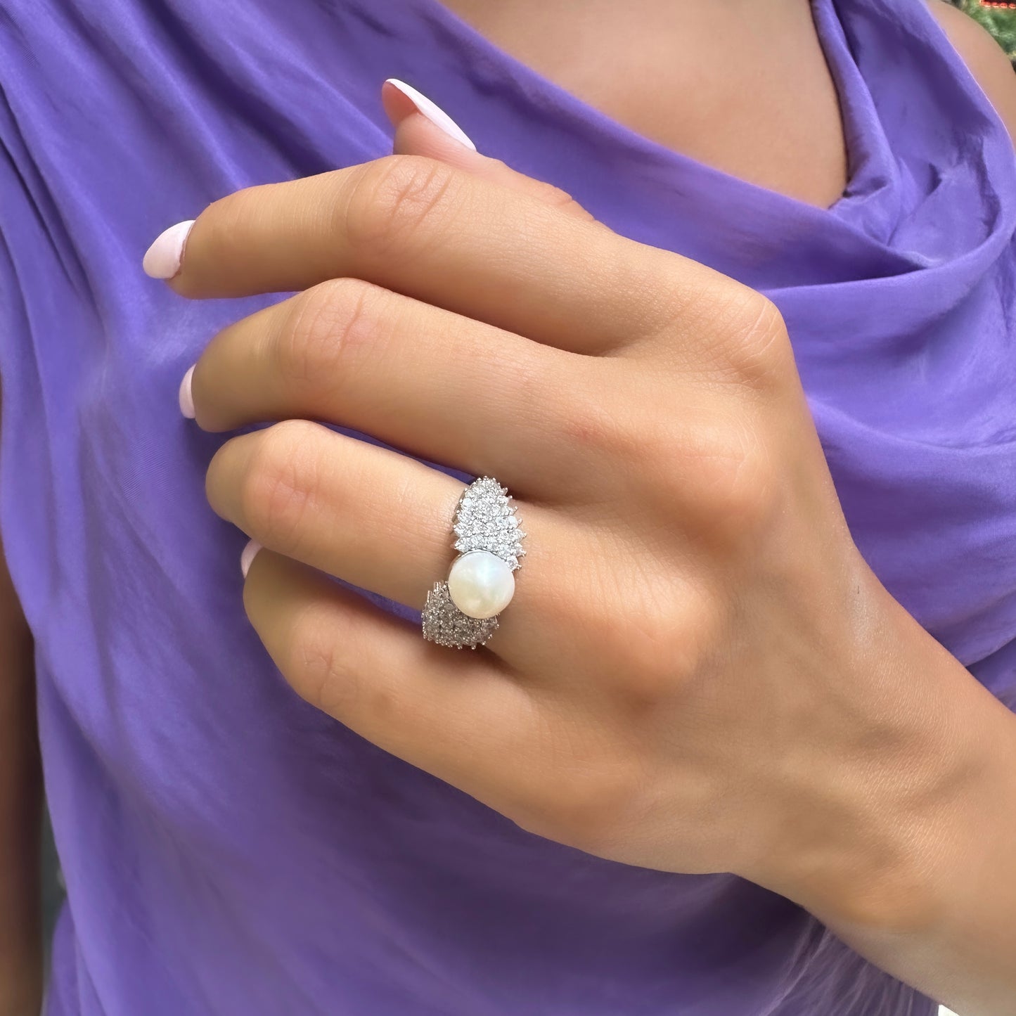 Pearl Ring With Side Stones