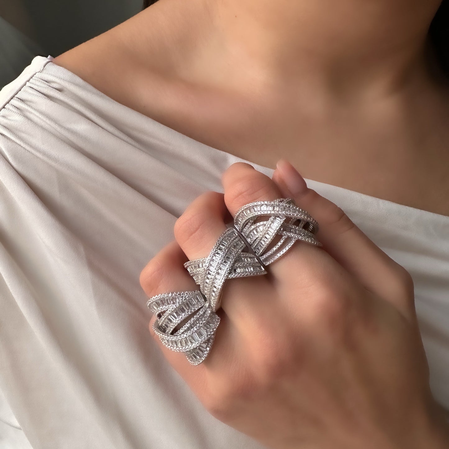 Crossed Baguette X Ring