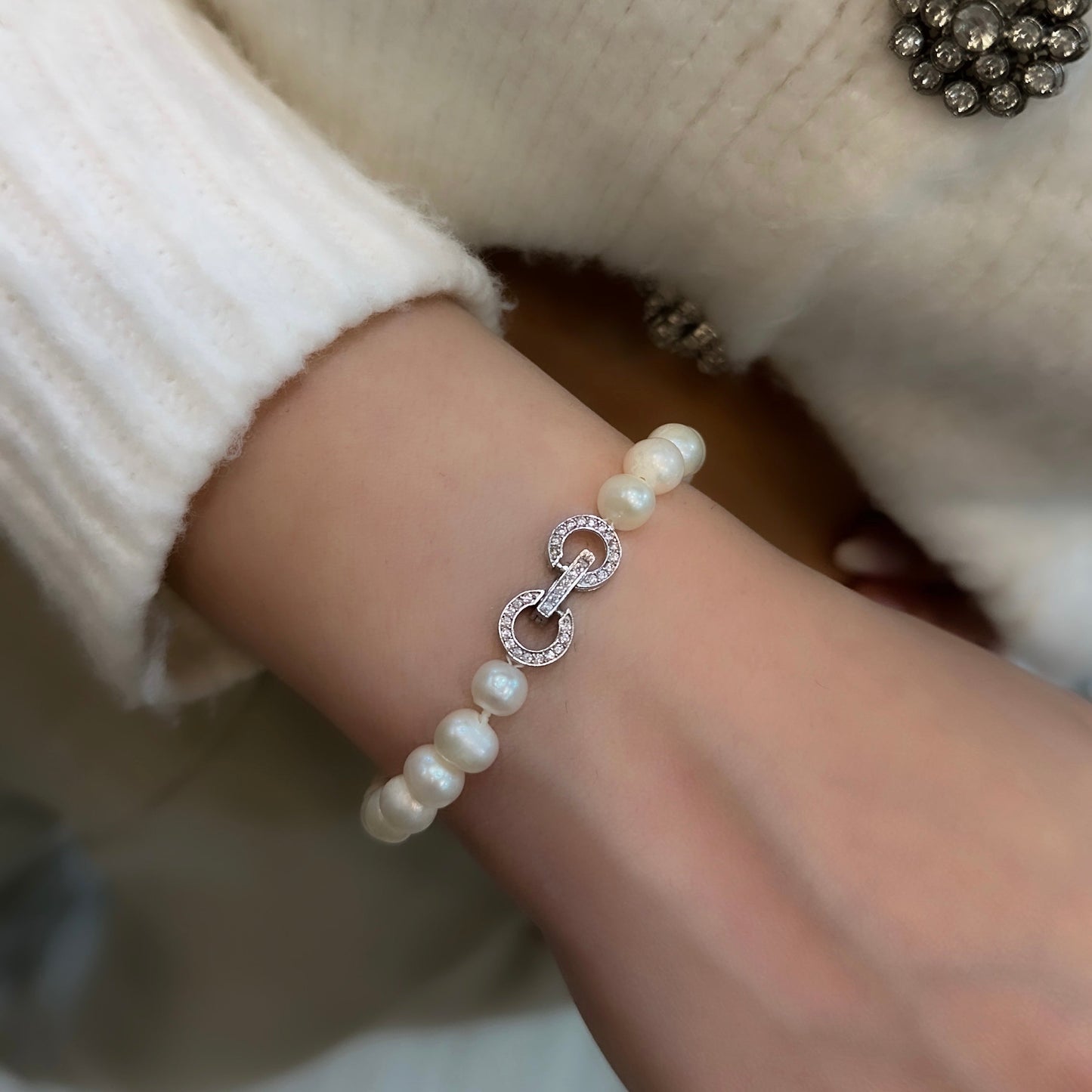 Stone Clip Pearl Bracelet
