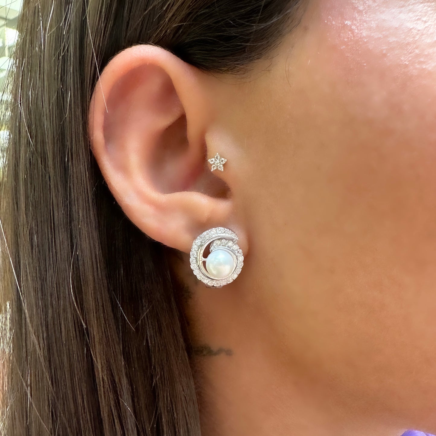 Round Pearl Earring