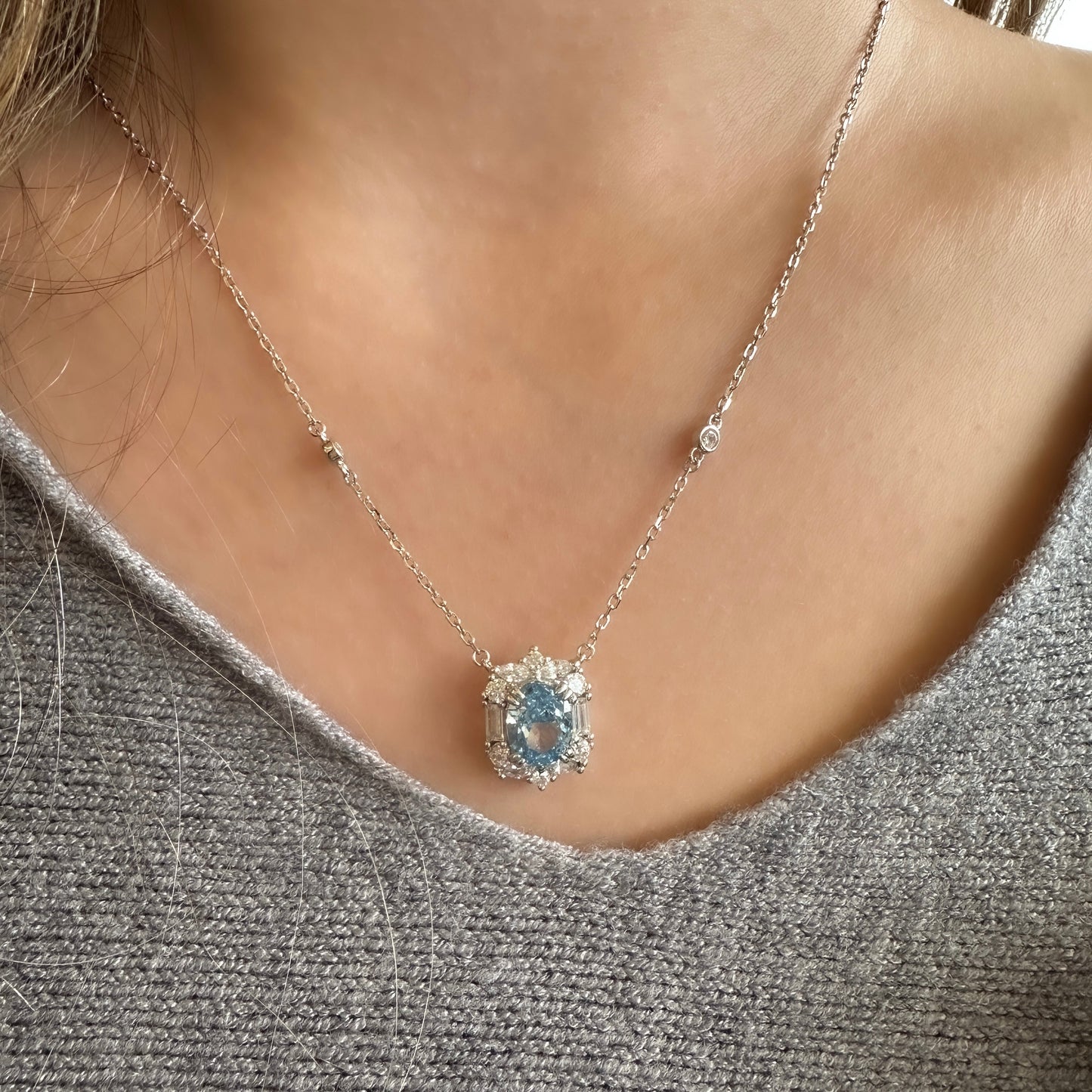 Colored Oval Design Necklace