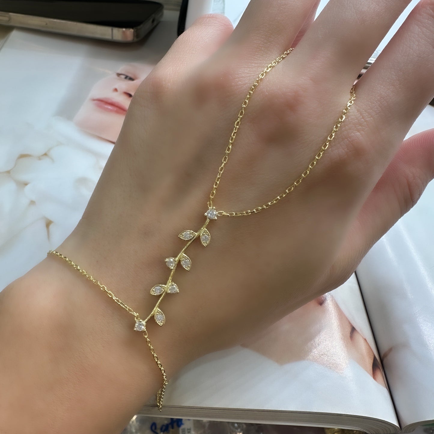 Leaf Handchain