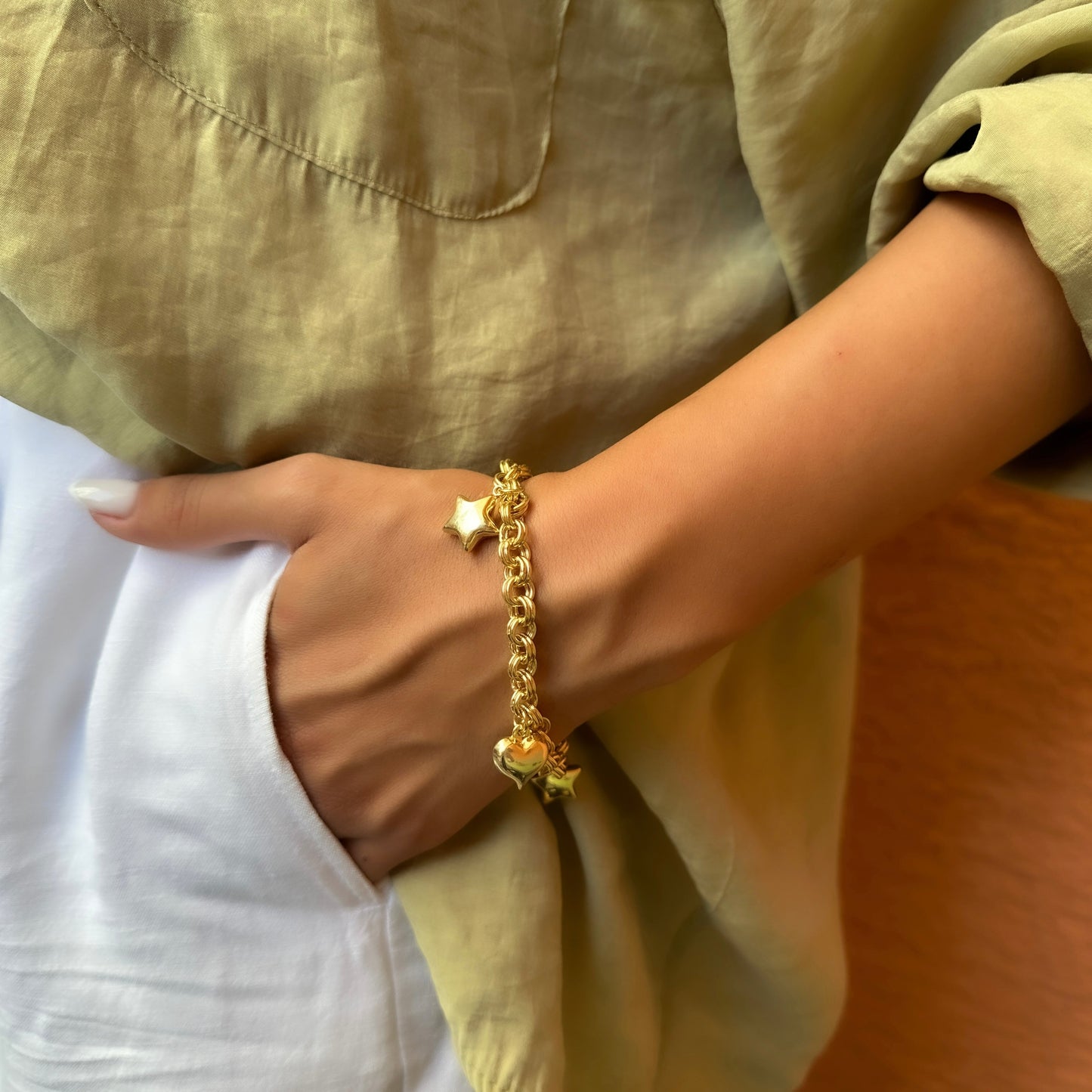 Figured Dangling Hollow Bracelet