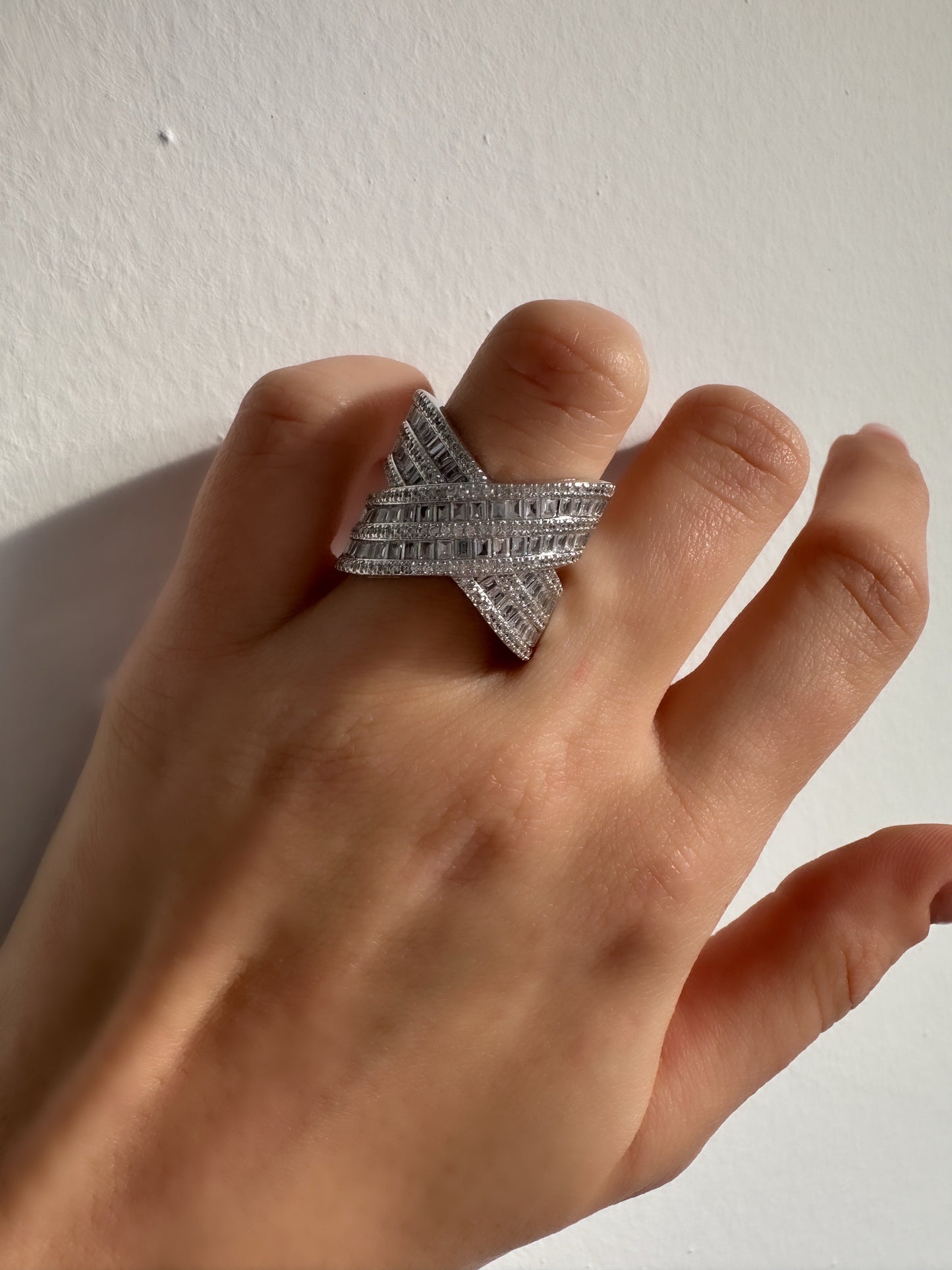 Crossed Baguette X Ring