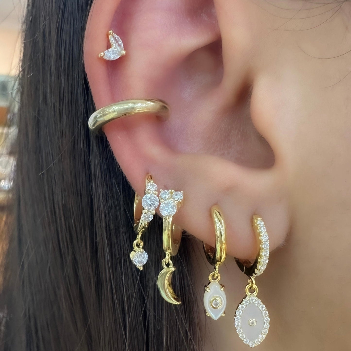 Oval Hoop Earrings with Mother of Pearl Stone