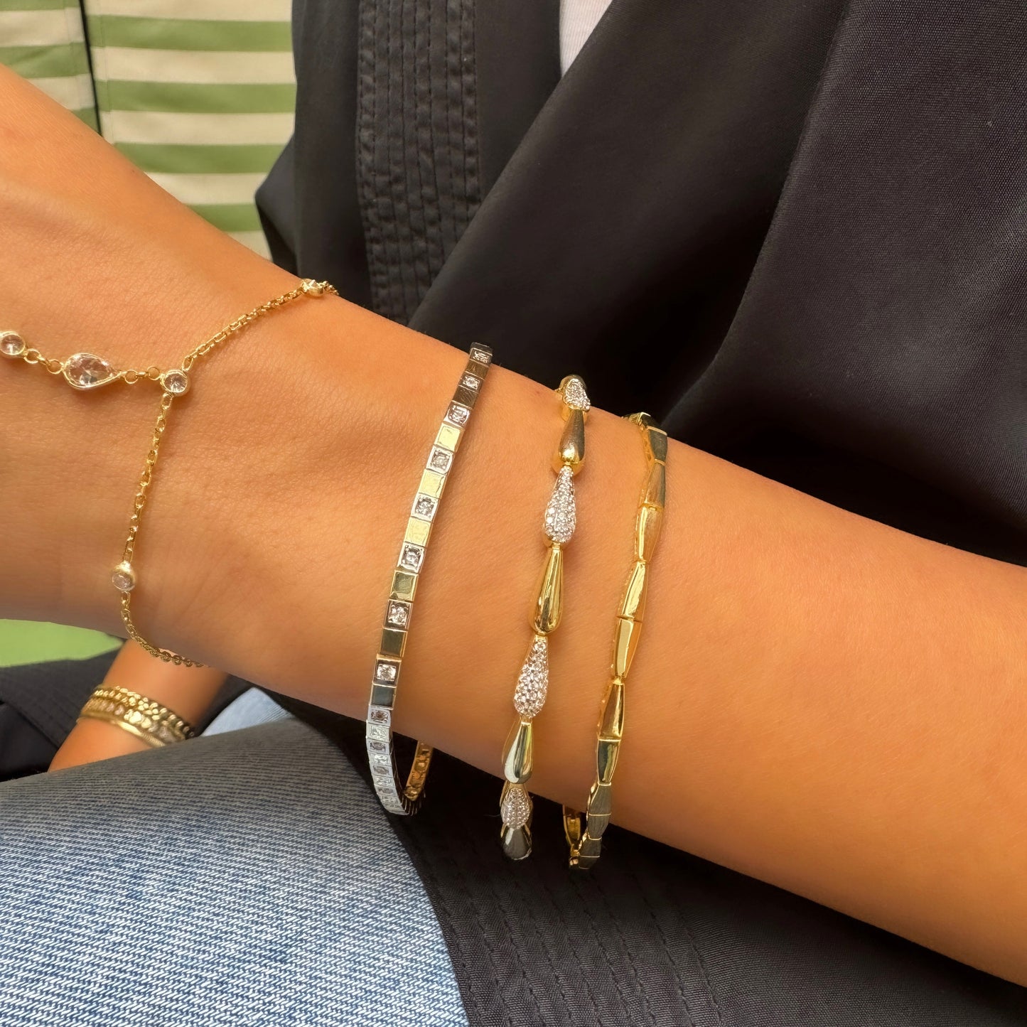 Stone-studded Teardrop Model Bracelet