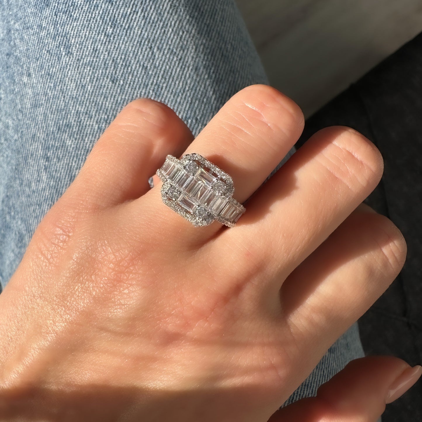 Small Stone Detailed Baguette Ring