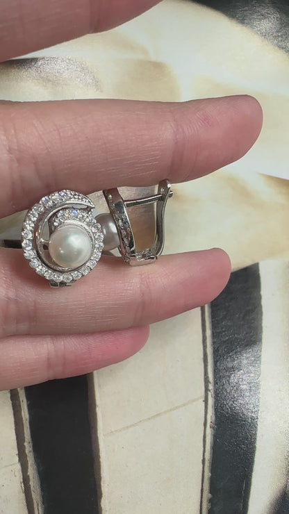Round Pearl Earring