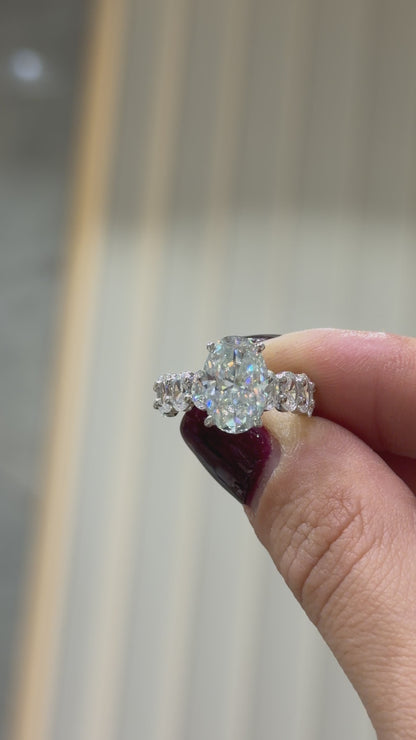 Oval Ring with Moissanite Stone