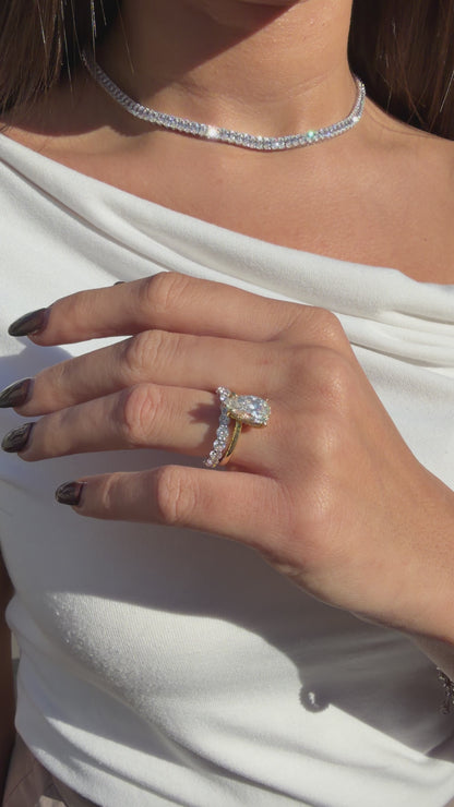 Stone Setting Teardrop G-Color Ring