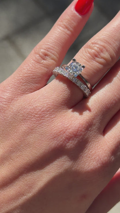 Moissanite Circle Ring with Small Stone