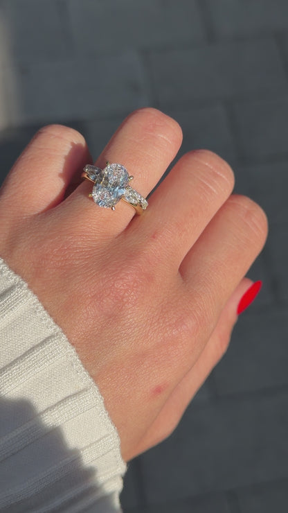 Oval Ring